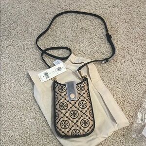Tory Burch Black and Tan Raffia Patterned Phone Crossbody Bag NWT